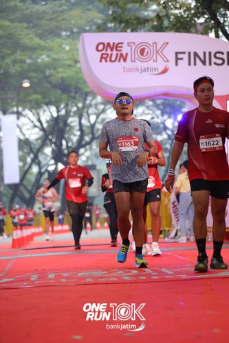 Race photo from ONE RUN 10 K