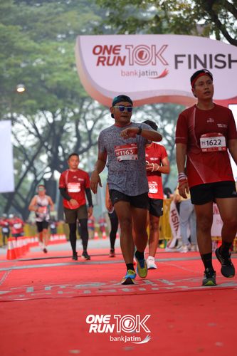 Race photo from ONE RUN 10 K