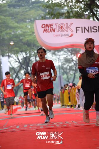Race photo from ONE RUN 10 K