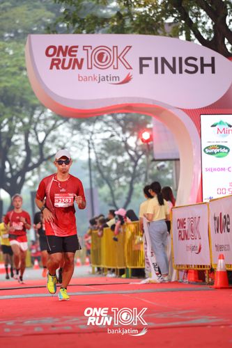 Race photo from ONE RUN 10 K
