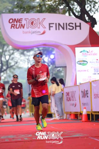 Race photo from ONE RUN 10 K
