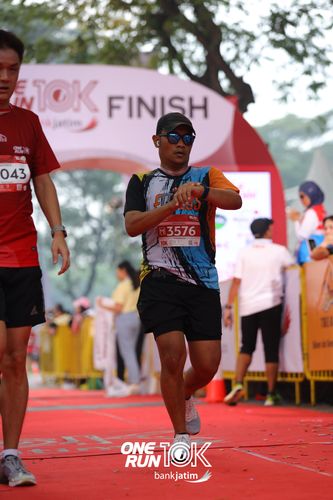 Race photo from ONE RUN 10 K