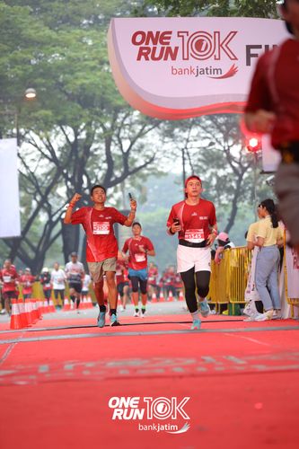 Race photo from ONE RUN 10 K