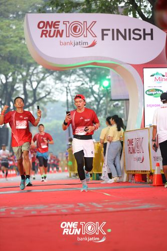 Race photo from ONE RUN 10 K
