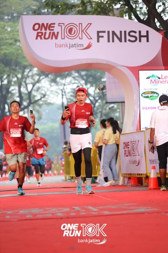 Race photo from ONE RUN 10 K