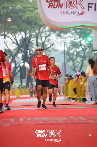 Race photo from ONE RUN 10 K