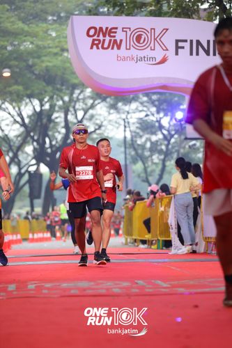 Race photo from ONE RUN 10 K