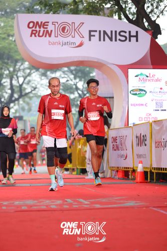 Race photo from ONE RUN 10 K
