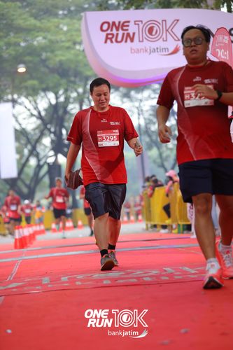 Race photo from ONE RUN 10 K
