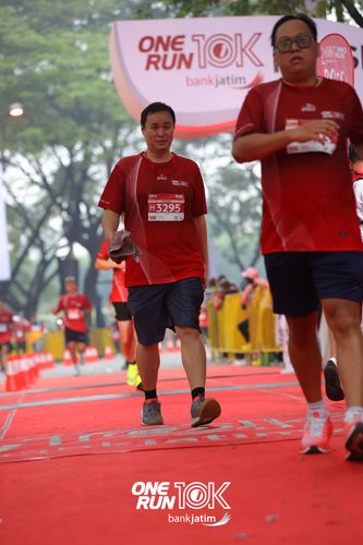 Race photo from ONE RUN 10 K