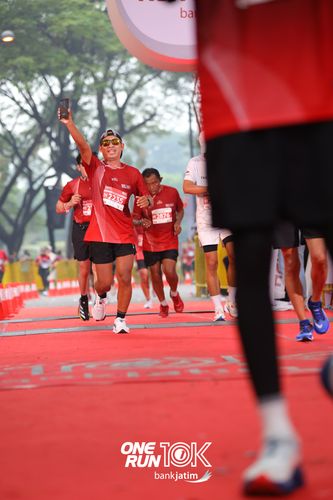 Race photo from ONE RUN 10 K
