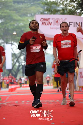 Race photo from ONE RUN 10 K
