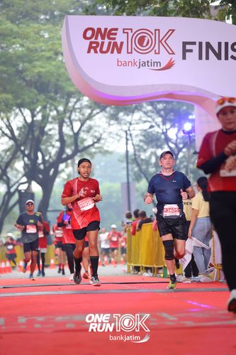 Race photo from ONE RUN 10 K