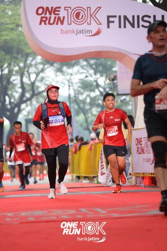 Race photo from ONE RUN 10 K
