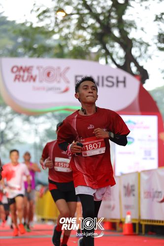 Race photo from ONE RUN 10 K