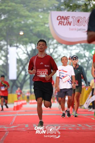 Race photo from ONE RUN 10 K