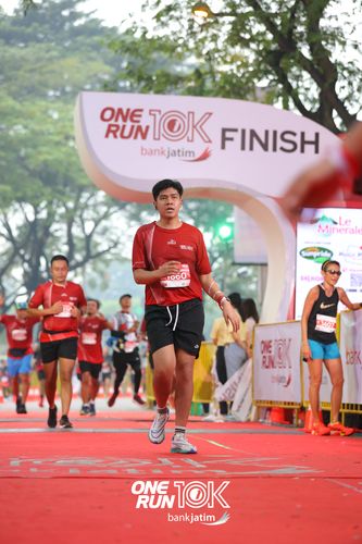 Race photo from ONE RUN 10 K
