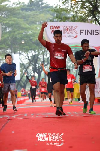 Race photo from ONE RUN 10 K