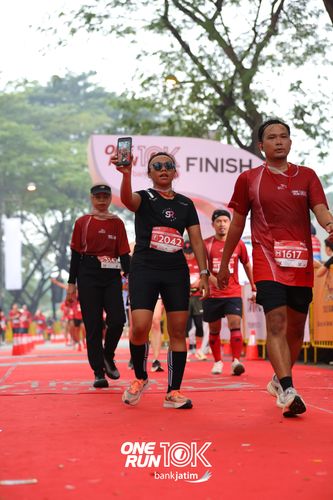 Race photo from ONE RUN 10 K