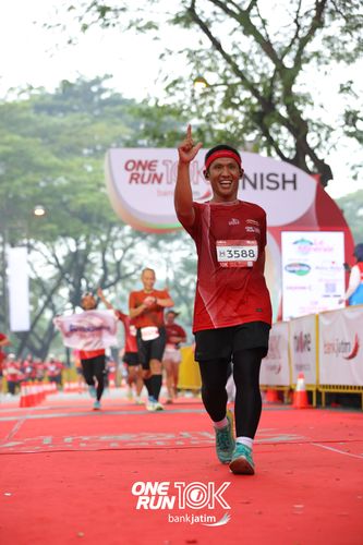 Race photo from ONE RUN 10 K