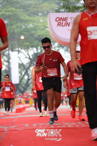 Race photo from ONE RUN 10 K