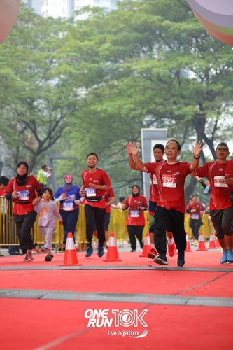 Race photo from ONE RUN 10 K