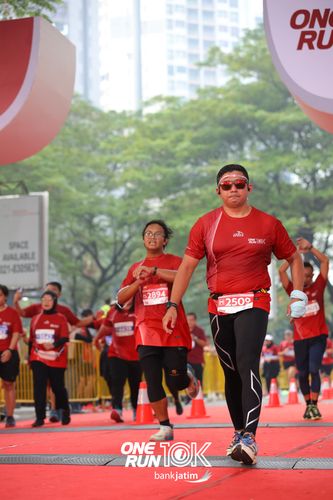 Race photo from ONE RUN 10 K
