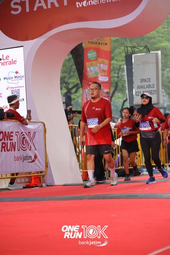 Race photo from ONE RUN 10 K