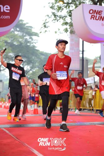 Race photo from ONE RUN 10 K