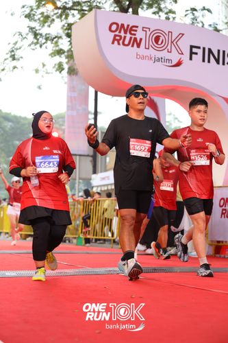 Race photo from ONE RUN 10 K