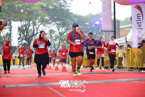 Race photo from ONE RUN 10 K