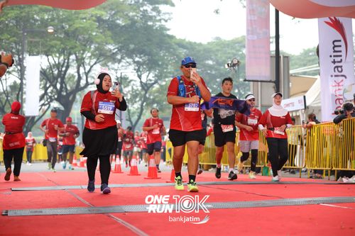 Race photo from ONE RUN 10 K