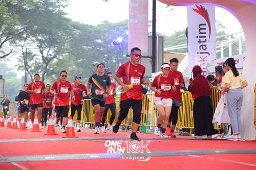 Race photo from ONE RUN 10 K