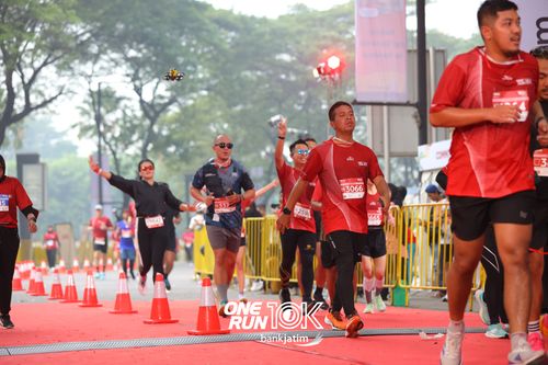 Race photo from ONE RUN 10 K