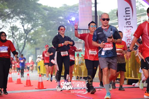 Race photo from ONE RUN 10 K