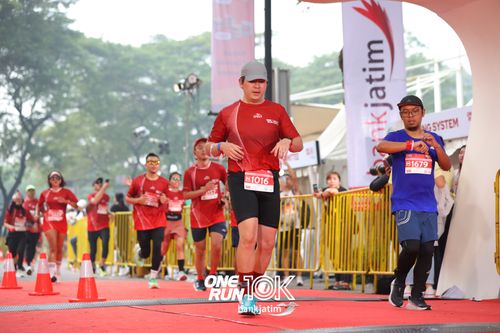 Race photo from ONE RUN 10 K