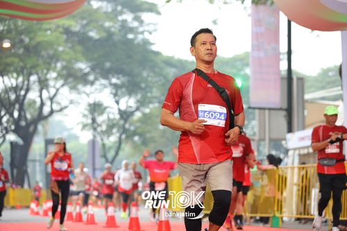 Race photo from ONE RUN 10 K