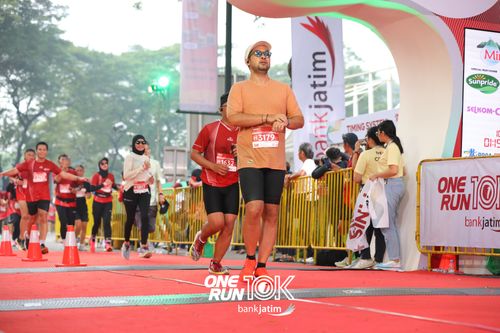 Race photo from ONE RUN 10 K
