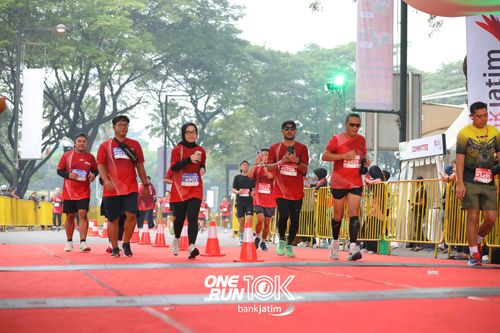 Race photo from ONE RUN 10 K