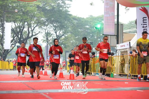 Race photo from ONE RUN 10 K