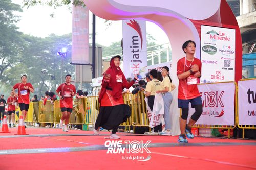 Race photo from ONE RUN 10 K