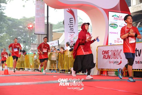 Race photo from ONE RUN 10 K