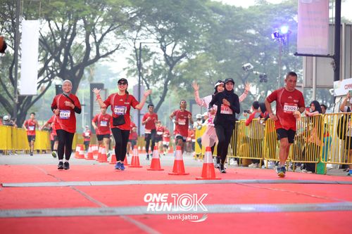 Race photo from ONE RUN 10 K