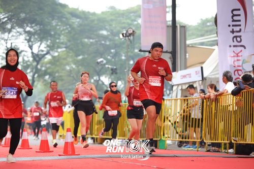 Race photo from ONE RUN 10 K