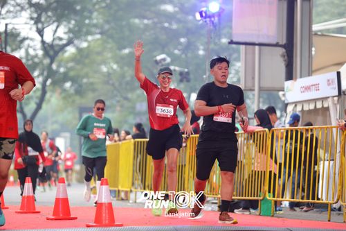 Race photo from ONE RUN 10 K