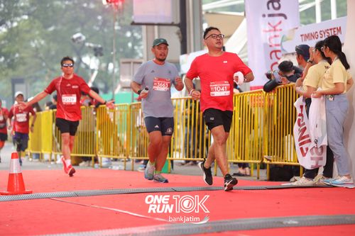 Race photo from ONE RUN 10 K