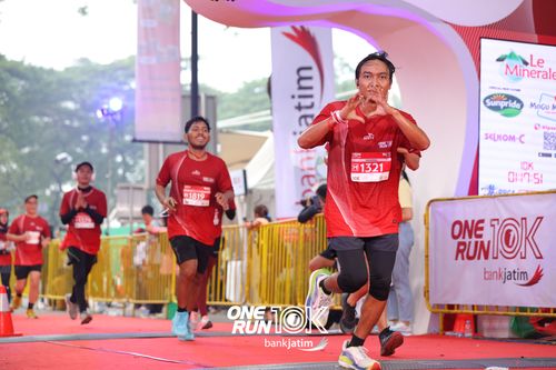 Race photo from ONE RUN 10 K