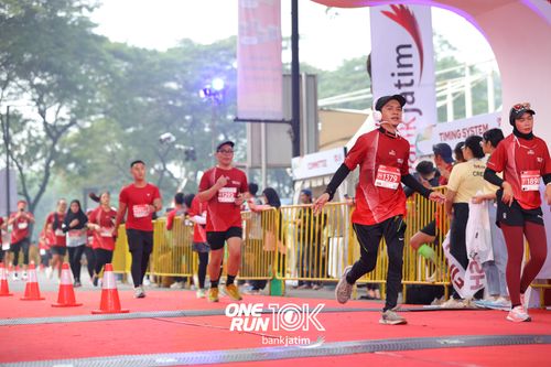 Race photo from ONE RUN 10 K