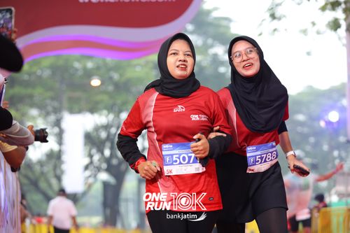 Race photo from ONE RUN 10 K