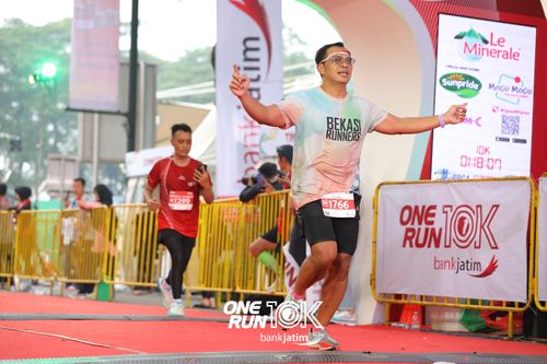 Race photo from ONE RUN 10 K